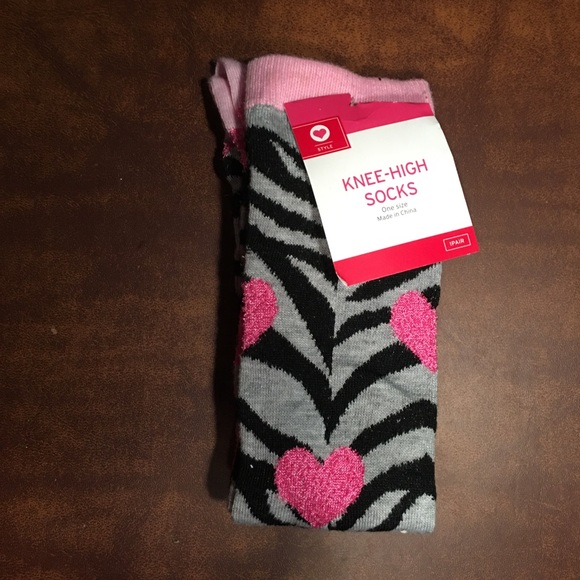 NWT knee high animal print heart socks Valentine’s Day! - Picture 2 of 3